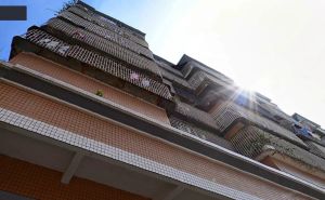 南区商住楼4室2厅南西北