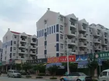 业主诚意卖,南北朝向,低公摊,客厅阳台朝南采光很好