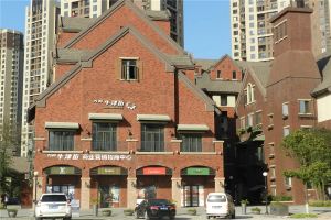 精装四房、自住维护好!不靠高架,拎包入住靳江河边!