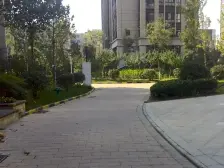 鑫苑现代城 电梯房 中间楼层采光好 南北通透 刚需小三居