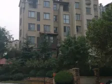 一楼带120平花园,户型方正带两层地下室,精装修