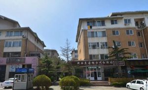 海军广场,华丽山庄,全封闭小区,中间楼层,南北通透