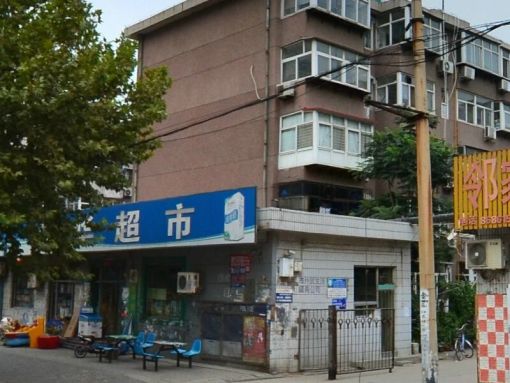 沿东小区1室1厅1卫南朝向1200.00元/月出租