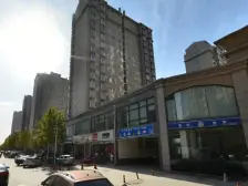 精装修的四居室,可以拎包入住,看房方便