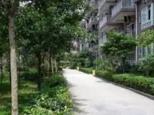 电力小区精装五房,跃层带2个大露台出行方便。