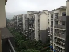 电力小区精装五房,跃层带2个大露台出行方便。