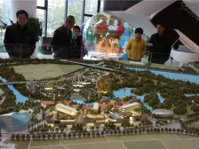 华侨城天鹅湖别墅 ( 单边)前后花园