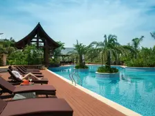 亲海800米 三亚市区 一楼带院子 (凤凰水城海外滩)准现房