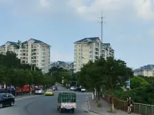 嘉多利山三房两卫家电齐全还有私家庭院