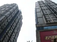 杨家坪轻轨房大3房,能变4房,欢迎咨询