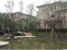 蓝湖郡东岸中庭位置 ,联排端户,带80平米大花园,6个卧室