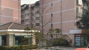 中鹏花园C区4室1厅南
