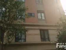 绿城百合一层带花园70平 93平2室外加15平卧室共3室