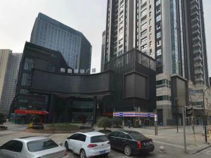 布鲁明顿广场3室1厅东