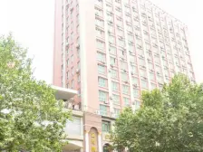 双气4房 1楼带私家院子 有个车位 采光不受影响