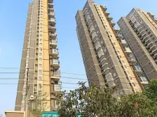 荥泽大道旁,吾悦广场一路之隔,地段好