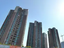 地铁口就在楼下,市场也在旁边,,,,