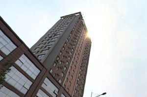此房户型手续齐全,格局好,采光好,无遮挡,出行方便