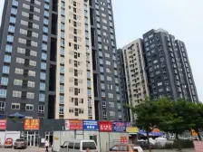 封闭式小区,人车分流,有小区绿化,适合居家