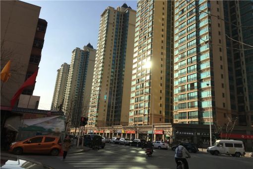 恒大名都3室1厅1卫南北朝向2600.00元/月出租