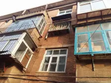 桃园小区步梯五楼顶楼,精装修拎包入住