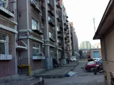 云岗小区双阳户型,采光好,交通方便.配套设施齐全.