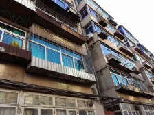 地热、精装修两室,近,轴小。难得的楼层