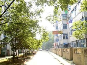 江西氨厂生活区 南北通透,采光好 装修好,环镜优美 视野好,诚心出售