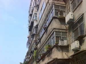 经三路红专路省烟草家属院1楼双气四叶草户型