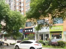 中心地段,新小区,配套齐全,出入方便。