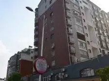 名爵馆(五湖公寓) 南北通透,采光好 装修好,环镜优美 近地铁 中间楼层