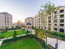 玉兰花园,封闭小区,物业管理好,人车分流,绿化好。