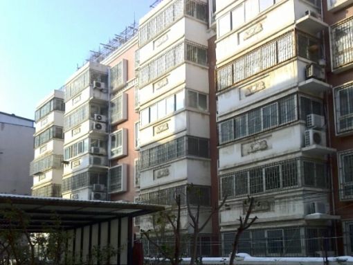 品虹花园3室1厅1卫南朝向750.00元/月出租
