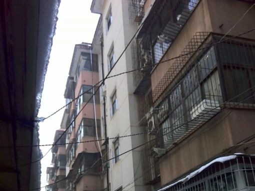 二十二中家属院3室2厅1卫南北朝向2000.00元/月出租