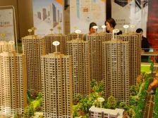 新力象湖湾 南北通透,采光好 中间楼层