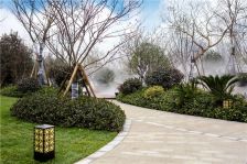 中创旁 景瑞御府首排163平 联排 带大院子 有双车位