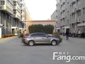 房子带着车库大平方业主诚心出售小区入住率高