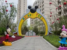 新上房源南北通透精装修,通地下车位房主诚心出售