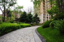 华远水木清华自带露天泳池物业好