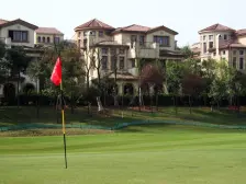 庆隆高尔夫柏蔚庄一线看球场 2+1户型 坡地视野开阔