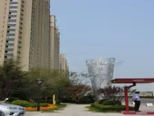 一楼带院 带半地下室 地下车位 上下共240平