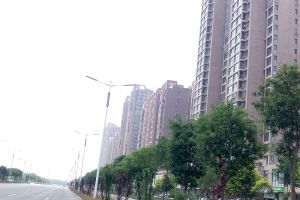 湖岸新成3室的房子,房主诚心卖,中间楼层,简单装修