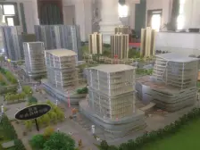 楼下就是轻轨,交通方便,带车位