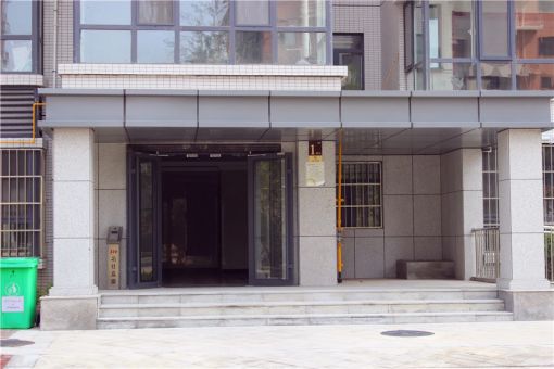 东方红名仕嘉园1室1厅1卫东南朝向1450.00元/月出租