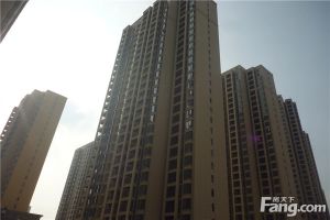 楼层好,视野宽阔,采光充足,交通便利,房主诚心出售