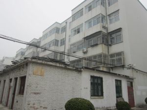 外国语,自怡园近,两个卧室朝阳。