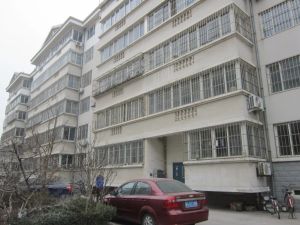 西园街近,小区集体供暖,多层3楼,