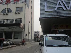 人民公园近一楼带院子院子开门三室一厅