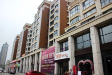 凤凰水城 宽敞两室 精装修 证过二 前面是洋房采光好