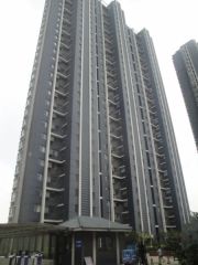 房子户型好有车位,边上是人民广场,银座商场
